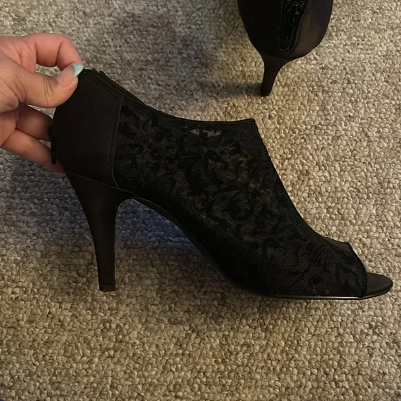 Black Lace Heels - Picture 6 of 7
